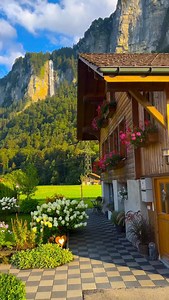 Summer vs Winter in Unterbach, Switzerland 🇨🇭 What do you prefer? ☀️ or ❄️? Check out my Switzerland travel guide for the exact GPS location of this spot, the link is in my bio 🫶 📸 by @swissferwag #switzerland #travel #instagood | Natural_swiss_beauty