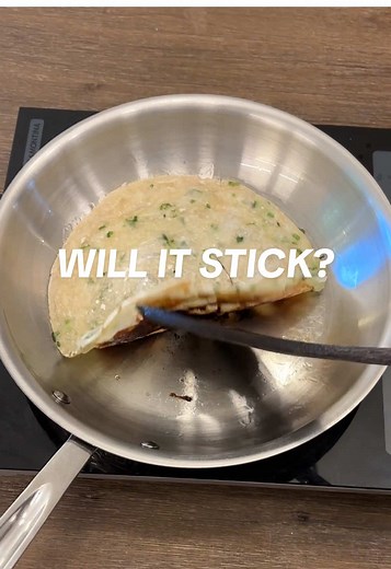 I’ve used these stainless steel pans 3 times before this, I was able to cook eggs and even potstickers from frozen, but this time I wasn’t so lucky. Still trying to understand stainless steel. Used with a wooden spatula and avocado oil that I put in a oil sprayer #stainlesssteel #stainlesssteelpan #stainlesssteelcookware #allclad #allcladd5 #nontoxic #nontoxiccookware