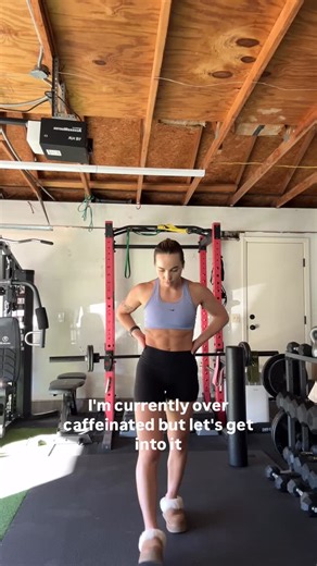 Amber Rose | ONLINE NUTRITION COACH on Instagram: "10 chin ups loading… ❣️❣️ #workoutwithme #wellness #fitness"