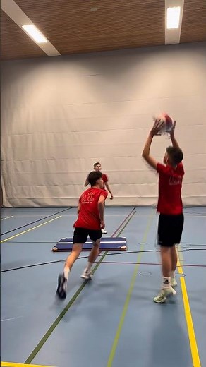 Volleyball warm up game your team will LOVE ❤️ #volleyball #voleibol #pallavolo