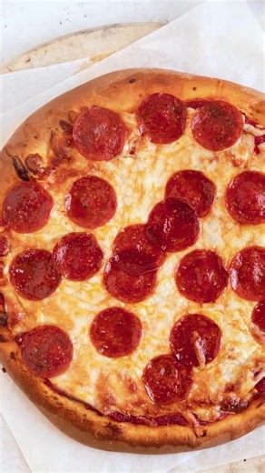 No need to wait for delivery—whip up a deliciously homemade pizza from scratch in just 30 minutes! Recipe: Sarah Fennel Broma Bakery Recipe here: https://bit.ly/4oCJHIk #FamilyFun #Pizza #PizzaLovers #PizzaIsLife #PizzaTime #PizzaNight #homemade #FleischmannsYeast #FromScratch #baking #BakingWithKids #BakingWithYeast #yeastbaking #yeastbreadrecipes #BakingLove #LoveBaking #FoodLove #InstaBake #InstaBread #bread #food #BakersGonnaBake #BakersOfInstagram #TimeToBake #BakingDay | Fleischmann's Yeas