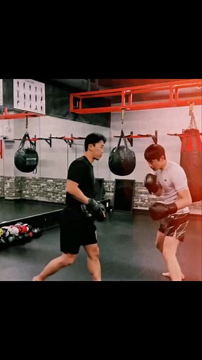 Lee Jun Young: Manly Boxing Skills in New IG Story
