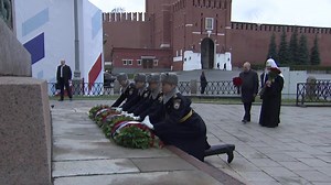🇷🇺 On November 4, Russia's National #UnityDay, President of Russia Vladimir Putin laid flowers at the monument to Kuzma Minin and Dmitry Pozharsky on the Red Square in Moscow. Representatives of religious denominations, as well as members of public and youth organizations, took part in the traditional ceremony. The Day of National Unity, celebrated in Russia on November 4, was established in memory of the liberation of Moscow from foreign invaders in 1612 by the people’s militia led by Kuzma M