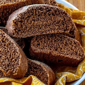 Now you can skip the steakhouse and make this Copycat Outback Bread at home! RECIPE ===> https://foodfolksandfun.net/outback-bread/ | Food, Folks and Fun