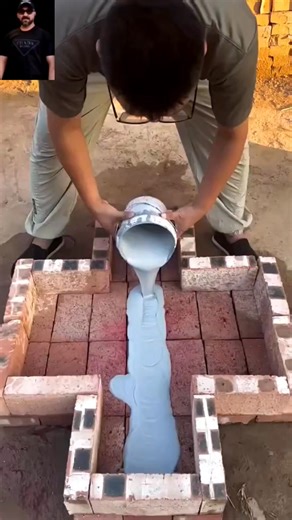 Mohamed Abdo Mosa on Instagram‎: "حل نهائي لعزل الأسطح ومشكلة البلاط السايب – جرب إيبوكسي العزل الأقوى! 🔥💧 --- لو بتعاني من تسرب المياه أو حرارة عالية فوق السطح، أو البلاط عندك مش ثابت وبيتحرك، الحل بسيط وسهل! إيبوكسي عازل للأسطح = مقاومة مية + حرارة + قوة تماسك جبارة 💪 تابع الفيديو واعرف إزاي تحمي بيتك من المشاكل دي بشكل نهائي! #عزل_الاسطح #ايبوكسي #عزل_حراري #عزل_مائي #البلاط_السايب #حل_نهائي #ديكور #نصائح_منزلية #صيانة_المنزل #عزل_فوق_السطح"‎