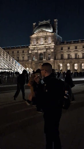 La pyramide du Louvre ! #louvre