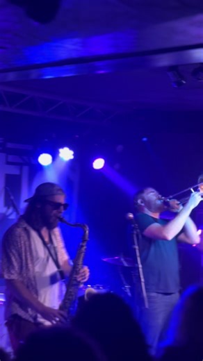 🎥 Some clips from LOTG’s back2back shows in Plymouth last Thursday & Friday - søld out 🔥 Cheers to everyone who came and made them such memorable nights! 🍻 #landofthegiants #livemusic #bestofplymouth