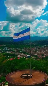 ¡Feliz Día de la Bandera Nacional de Honduras!🇭🇳 Hoy celebramos la HISTORIA, la UNIDAD y la IDENTIDAD de nuestra nación.🥳🎉 En este Día de la Bandera, recordemos con orgullo y respeto el verdadero significado del símbolo patrio más importante.🫶🏻 Felicitamos a nuestros estudiantes de la Escuela Doctor Ramón Rosa por la gran explicación de nuestra Bandera.👏🏻🫶🏻 #educacion #MesDeLaPatria #EducarParaRefundar #educacionparalavida #educacionhonduras #FiestasPatrias | Secretaría de Educación HN