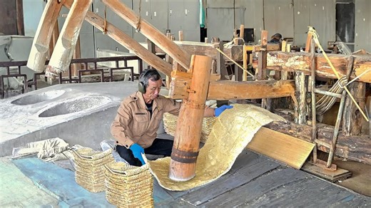Incredible technique: Using giant hammers for ancient paper making