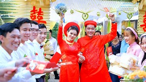 530K views · 23K reactions | Sửa điện đưa dây bố anh đấu Ý em muốn làm dâu bố anh đấy... ---------------- Đám Cưới Miền Tây | Bá Phúc x Trúc Phương Clip Full : https://www.youtube.com/watch?v=qW9N-CbeE7s&t=1722s SDT & Zalo 0932112924 Liên Hệ Facebook Cá Nhân https://www.facebook.com/Dienproduction #Mixwedding #YêuPhảiCưới | Nhà Có Hỷ / MIX Wedding Quay Phim Cưới Miền Tây | Facebook