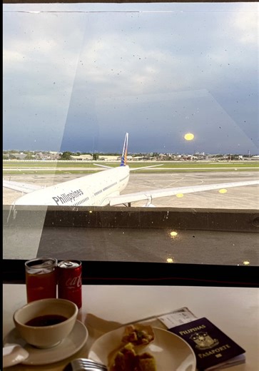 POV: you always go early so you could enjoy your unlimited lounge access. 🤭 Salute to vloggers who can film publicly because I was too shy to film this!!! 🫡 #PAGSS #traveltiktok #fyp #airportdiaries #travelvlog