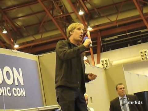Scott Bakula Singing "The Impossible Dream" at London Film & Comic Con 2009