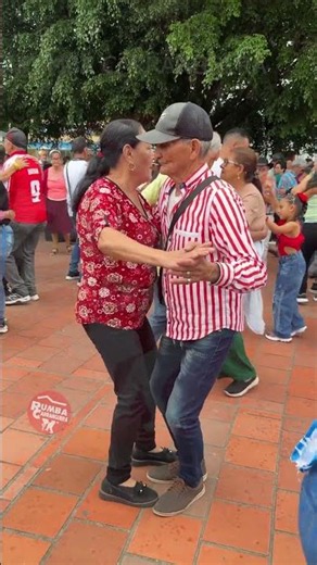 Such elegance! The dance moves of Mrs. Aura and her partner 🤩 #dance #carranga