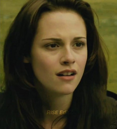 Her friend turned into a wolf to save her 😳| Twilight #shorts #edit