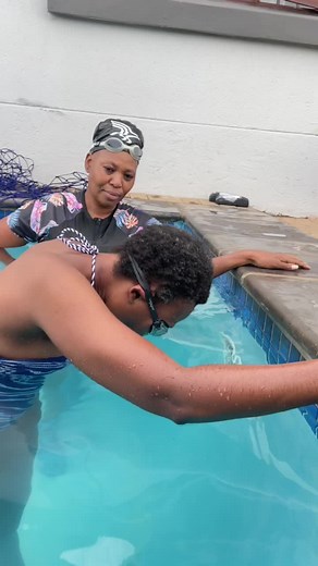 Her 1st day. 👏🏽 She took her 1st step and conquered her fear of water. 🤍 #adultswimclass #moswimclass #swimmingclass #swimtok #swimminglessons #LTSclasse