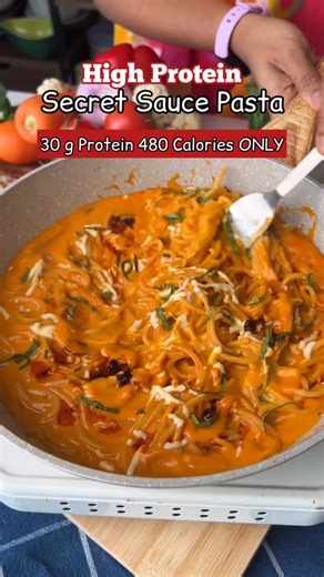 Neha Deepak Shah on Instagram: "🍝High Protein Pasta ! One vegetarian dish that lacks protein completely is pasta & this is the only way I have been making it since a few years now. Finally found a good high protein pasta from @urbanplatter.in & it actually tastes sooo good. Honestly you can’t tell the difference. ✅ Calories - 480 Kcal ✅ Protein - 30 g ✅ Fibre - 11 g Ingredients (2 Serves) 120 g High Protein Pasta (20% protein ) 100 g Low Fat Paneer 30 g Cheese 300 g Veggies (tomato, carrots, be