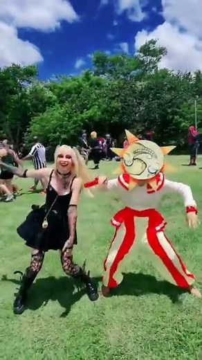 Sundrop and Misa Amane dancing round and round