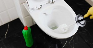 Puis-je installer des toilettes sèches chez moi ?