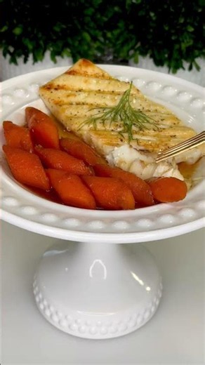 GRILLED WILD HALIBUT & HONEY BUTTER GLAZED CARROTS The carrots tastes like candied yams!! #recipe