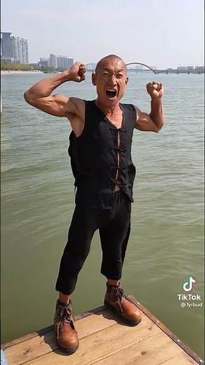 Chinese man explaining 4 hd