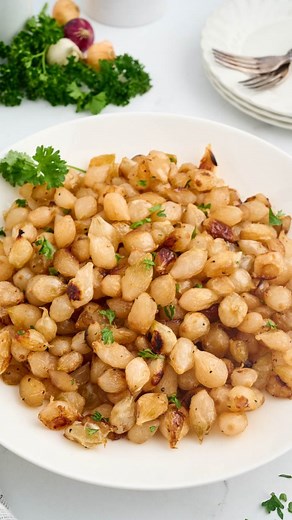 Lucy Brewer | Southern Food and Fun on Instagram: "Comment “recipe” and I'll DM it right to you! 💛 These roasted pearl onions are just SO GOOD. 🙌 You just throw them on a sheet pan, roast them until they get all golden and caramelized, and they turn into these sweet, buttery little bites that are weirdly addictive. I make them every Thanksgiving because they take no time at all. You can even roast them the day before and reheat... they taste just as amazing. Super simple, super classic, and so