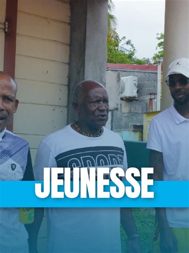 Un moment d’échange simple avec la jeunesse de Pointe-Noire. Au fil des années, Camille-Élisabeth a tissé un lien particulier avec plusieurs générations de jeunes de la commune. Ancien professeur, il a vu grandir beaucoup d’entre eux et continue aujourd’hui d’échanger avec une jeunesse engagée pour son territoire. Dans leurs paroles, une reconnaissance du travail accompli : après des années financières difficiles, la commune a été redressée grâce à une gestion sérieuse et rigoureuse. Cette stabi