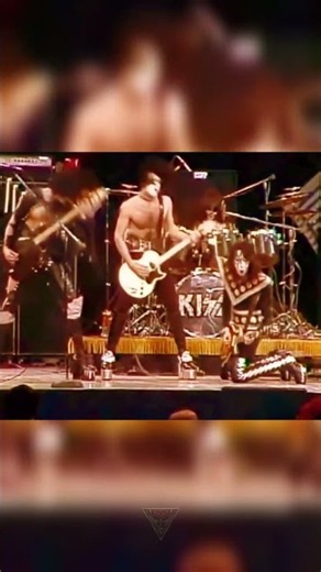 KISS Performance On Stage 🎸 #kiss #acefrehley #paulstanley #genesimmons #80smusic #legend #rockverse