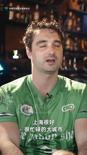 Meet Patrick—an American “small-town youth” in Chengmai, Hainan. By day, he enjoys working with children and shaping young minds; by night, he runs a popular American diner. From educating U.S. English to serving authentic U.S. flavors, he’s creating a unique cross-cultural space where locals and visitors connect. “I’m not trying to get rich and open a hundred restaurants. It’s mainly about the feeling and doing something that I know and I am passionate about.” Follow his inspiring double life i