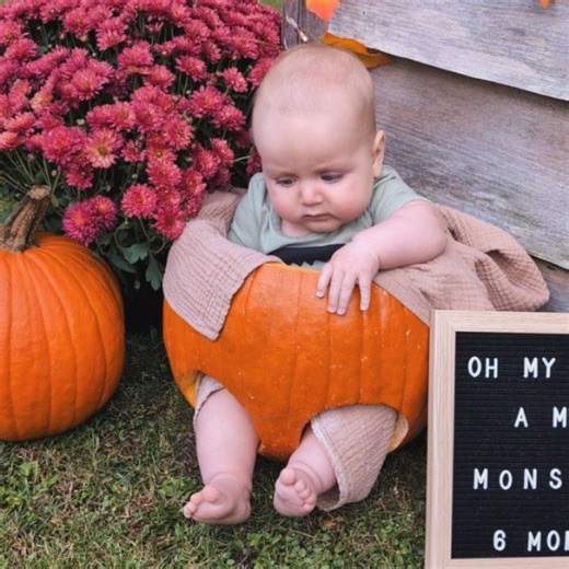 Colby 👑 Women's Dietitian & Fitness Coach on Instagram: "6 months loving my milk monster 🍼 Here's what's new in Brooks' world... 🍐 trying to put literally everything in his mouth (new fun foods and inanimate objects included) 🍎 loving gnawing on apple slices while we eat as a family together at the table 🪑 working on sitting up on his own and loves flopping forward when he's done trying (don't we all 😂) 🎤 loving making new noises every single day and laughing when we tickle him 🌲 goes ou