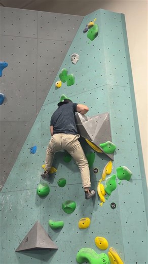 V6 Crazy Dyno #climbing #boulderinggym
