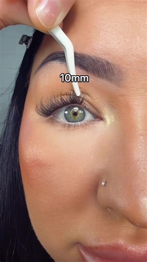 Beginner's Guide to Natural-Looking Cluster Lashes