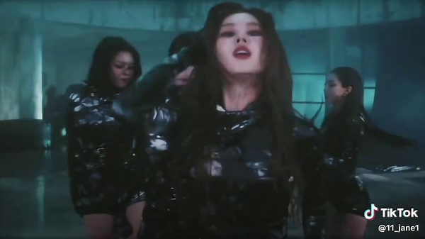 ojogang x twice 助力舞台视觉拉爆！ #ojogang #streetwomanfighter #worldofstreetwomanfighter #wswf3 #fyp #KYOKA #IBUKI #twice #dance #girl #cool