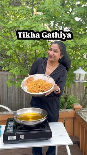 Gujarati Tikha Gathiya