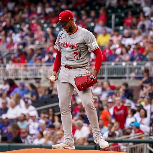 Hunter making it look easy! | Cincinnati Reds