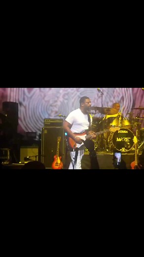 My buddy, Jubu Smith, taking a great solo with MAZE featuring Frankie Beverly | Cadillac Zack Presents The Best Blues In Southern California