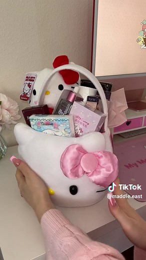 Lets make a hello kitty gift basket for my bestie 🫶🏻 #sanrio #hellokitty #giftideas #cinnamoroll #asmr #fyp #packwithme