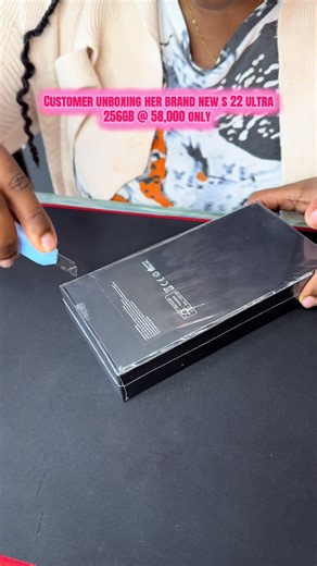 Customer Unboxes Samsung S22 Ultra 256GB