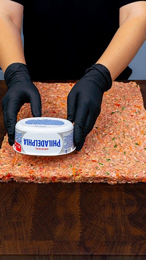 774K views · 8.2K reactions | Incearca acest truc si nu vei mai gati carnea tocata in alt mod! Ingrediente carne tocată: 1.2 kg ceapă: 1 buc ardei gras roșu: 1 buc morcov: 1 buc usturoi: 20 g cartofi: 1 buc mărar: 15 g pătrunjel: 15 g cremă de brânză: 300 g ouă: 2 buc sare: 2 g piper negru: 1 g boia de ardei afumată: 2 g | Savuros.TV | Facebook