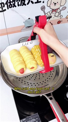 Who said one tool can’t do it all? This 3-in-1 anti-scald clip grips, lifts, opens—perfect for hot meals and cold drinks. Every household needs this! #multifunction #tiktokmademebuyit #cookinghacks #kitchenhacks #MustHave