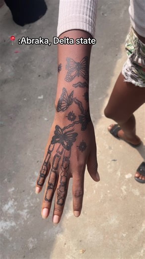 To book an appointment send a dm on whatsapp 09021213408 #fyp #henna #abraka #hennaartistinabraka #goviral