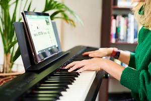 Easy songs to play on piano, guitar and ukulele - Blog | Chordify | Tune Into Chords