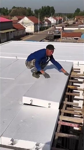 Installation process of detachable module light steel insulation roof panels