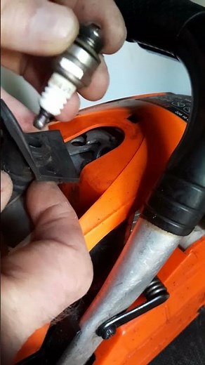 How to Check a Chainsaw Spark Plug