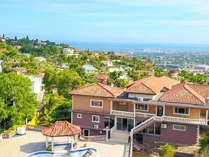 House for sale in Beverly Hills Kingston Jamaica