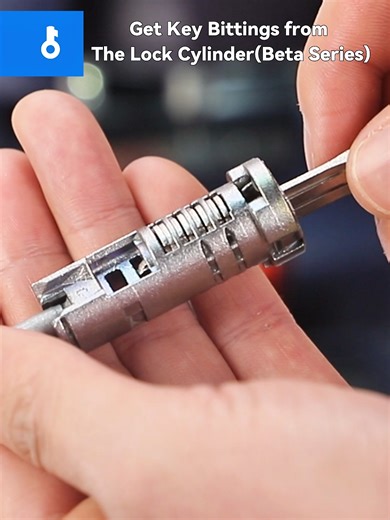 Get key bittings from the lock cylinder 📷 Beta Pro cuts Toyota TOY43 standard car keys in minutes 📷📷#kukaikeymachine #locksmith #key #lock #toyota