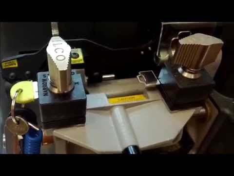 How to duplicate key using key cutting machine