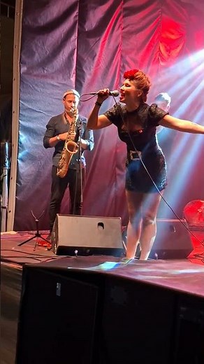 Amy Winehouse - Valerie Performed live by The Amy Winehouse Band