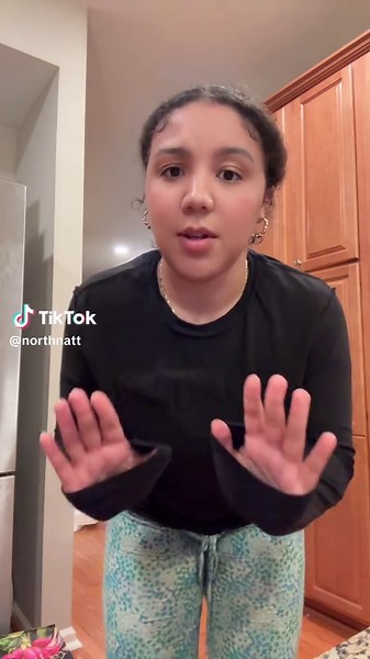 NorthNatt (@northnatt)’s video of throwing cake