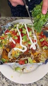 Easy taco nachos #easyrecipes #tacotuesday #mexicanfood #tacos
