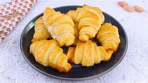 3-Ingredient Croissants With Jam: the Recipe for a Quick and Delicious Breakfast!